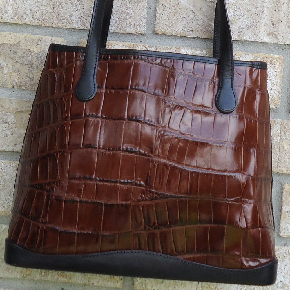 BRIGHTON croc-embossed leather shoulder bag. - Picture 3 of 16